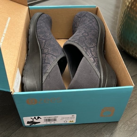 BZees Getaway Slip-On Sneaker (Women) - Picture 2 of 11